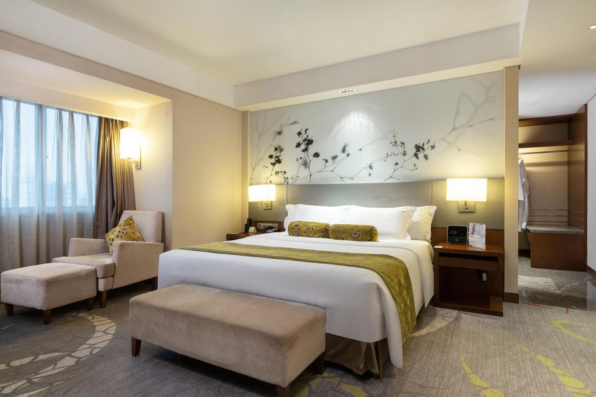 Crowne Plaza Centre By Ihg - Free Shuttle Between And Exhibition Center During Fair & Exhibitor Registration Counter